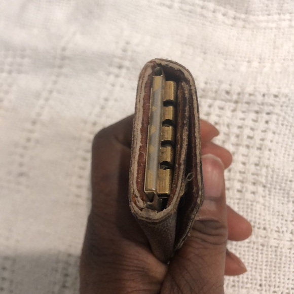 Authentic LOUIS VUITTON M69517 Monogram Multicle 4 Key (missing 2 key chain - Picture 8 of 12